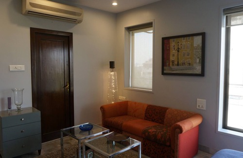 Azad Maidan Bed & Breakfast | South Mumbai airy bedroom in a beautiful location