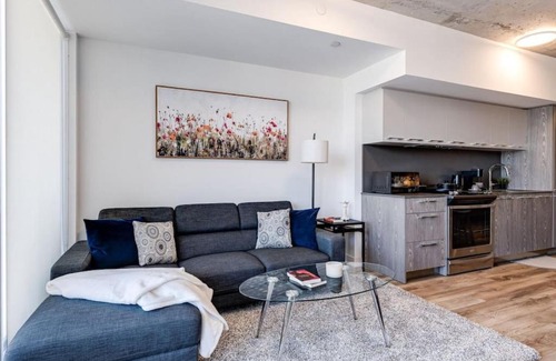 Riverside House | South Riverdale Suite with High speed WiFi and Balcony
