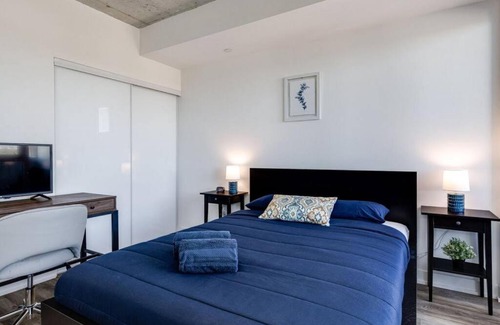 Riverside House | South Riverdale Suite with High speed WiFi and Balcony