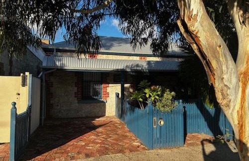 South Fremantle House | South Terrace House - walk to everything !