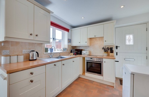 Westleton House | South West Cottage - Three Bedroom House, Sleeps 4