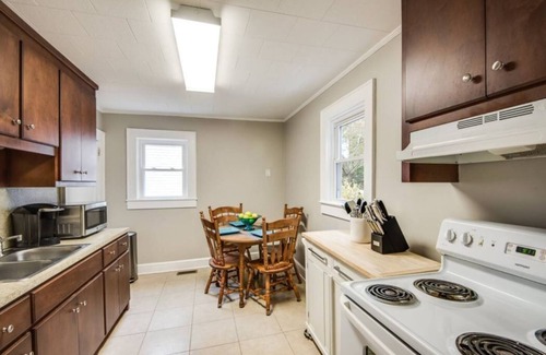 Hickory Cottage | Southern Charm Cottage- Historic 2 bed 1 bath refuge in Hickory