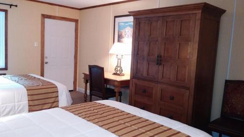 Greers Ferry Hotel | Southern Comfort Inn & Resort