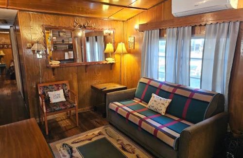 Greers Ferry House | Southern Comfort Inn and Resort