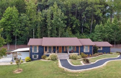 Scottsboro House | Southern Comfort Retreat with a private hot tub