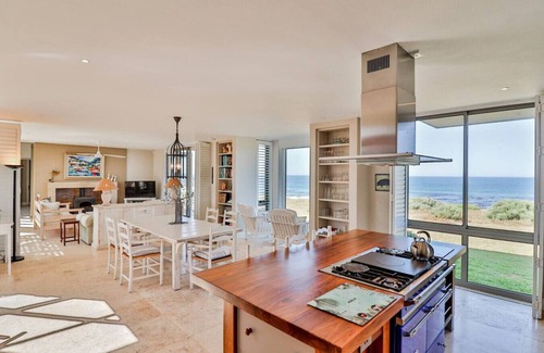 Sandbaai Villa | Southern Comfort Villa | Elegant Seafront Escape | Pool & Cliff Path Access