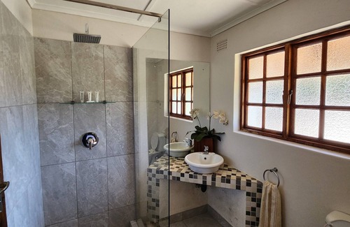 Bulawayo Cabin | Southern Cross Estate