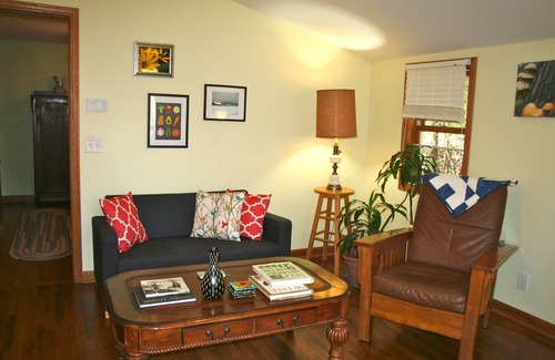 Cobden House | Southern Illinois Private Cottage