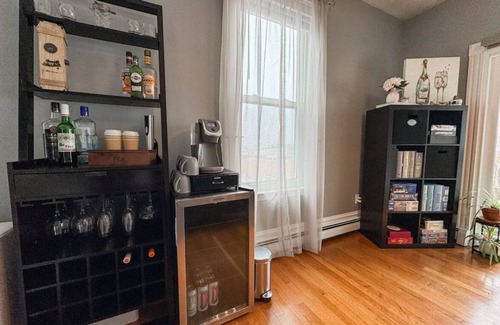 Columbus Park - Andrew Square Condo | Southie Condo - Near Subway - Bring Pets - Pool Table