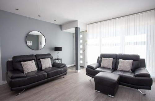 Glasgow Apartment | Southside Flat with Private Garden!