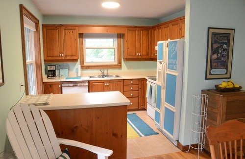 Port Carling House | Southwest exposure with river views at this newly decorated Muskoka cottage!