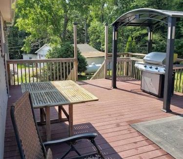 Monticello Villa | Southwoods Mountain Estate -private mansion, pool, hottub+ 15 acres