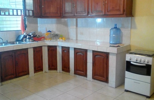 Petionville Apartment | Souvenir House: 24 Elect, AC, WiFi, TV Cable, Fridge.