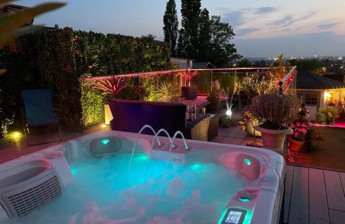 Clichy-Sous-Bois Hotel | Spa de la Lune - Private love room suite with terrace and view - Air Conditioned- Double jacuzzi - Sauna - King size bed - Free WIFI - Free parking - Free breakfast - Close to CDG airport and to the North of Paris