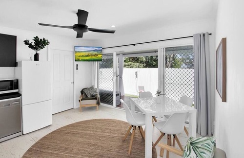 Coolum Beach House | Spa,Fire Pit,Cinema - The Cottage Coolum Beach