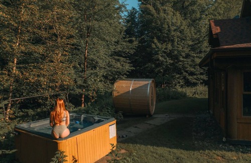 Fiddler Lake Resort Ski Chalet | SPA/Sauna/Exterior Pool/Lake/Monopoly