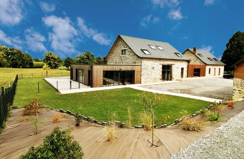 Saint-Vitte-sur-Briance Villa | Spa villa in the countryside with indoor pool and jacuzzi