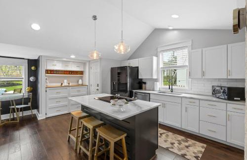 Woodbine House | Space Cowboy - Huge yard, Firepit, close2downtown