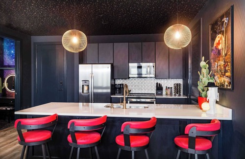 Nashville Apartment | 🚀 Space Cowboy Launchpad | 1 Mile to Broadway