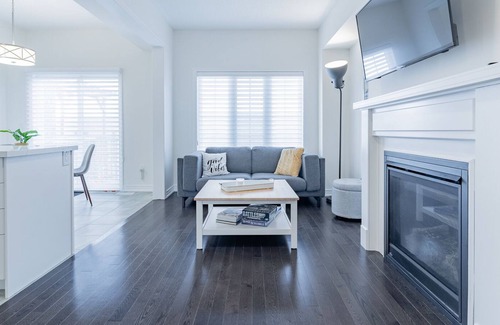 Bradford House | Spacious, Family-Friendly 3 Bedroom, 3 Washroom ~ Bradford ~ West Gwillimbury
