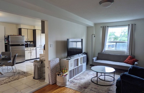 Bradford House | Spacious 3 Bedroom Home and Yard. Great for entertaining large groups
