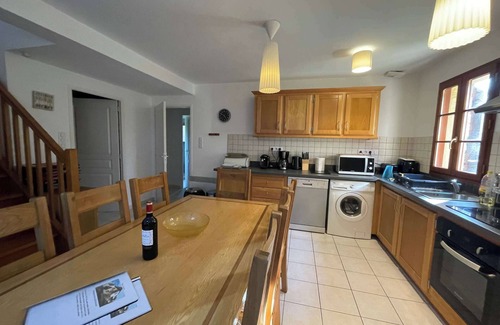 Brantome-en-Perigord House | Spacieuse maison Brantome ,10 pers, Jardin, BBQ, Parking couvert