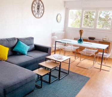 Colombier - Champ de Mars Apartment | Spacieux appartement avec Balcons, 4 chambres, espace & confort, Centre Gare