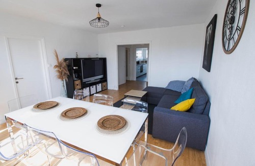 Colombier - Champ de Mars Apartment | Spacieux appartement avec Balcons, 4 chambres, espace & confort, Centre Gare