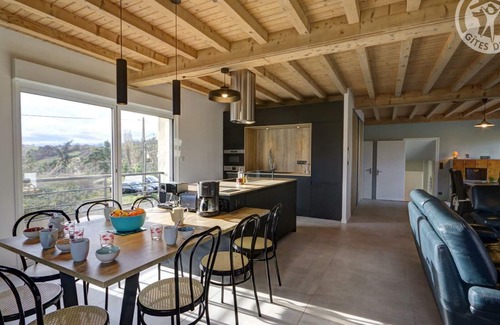 Saint-Just-Saint-Rambert Cottage | Spacious 4-Bedroom Cottage with Modern Amenities, Garden, and Fireplace in Saint-Just-Saint-Rambert