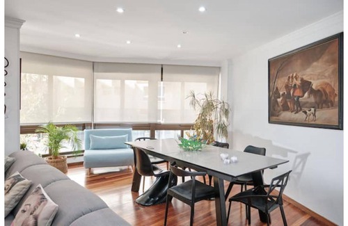 El Ensanche Zona Nuova Apartment | Spacious Luxurious 3 Bedroom Accommodation!