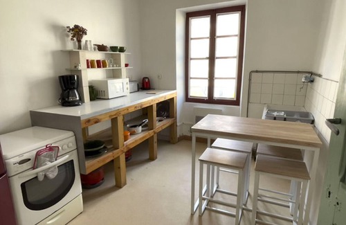 Saint-Hippolyte-du-Fort Apartment | Spacious central apartment with view