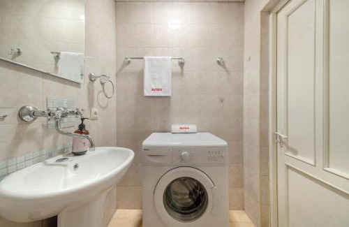 Kentron Apartment | Spacious 1 bedroom apartment KeyGo #0177 your cozy corner just minutes from the Opera House