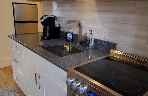Commercial Street Condo | Spacious 1 Bedroom, First Fl., Beach Access, in quiet East End. n