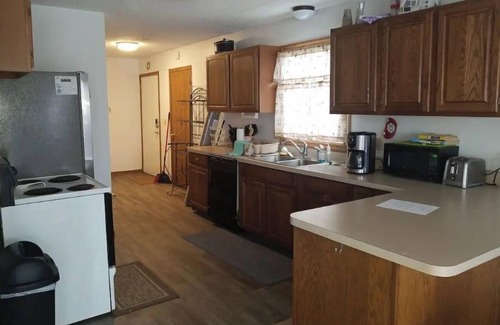 Bismarck Apartment | Spacious 1 BR Apartment located above a Salon.