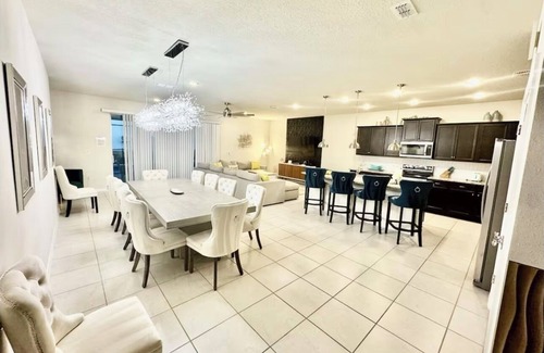 Davenport House | Spacious 10- bedroom house near Disney with private pool