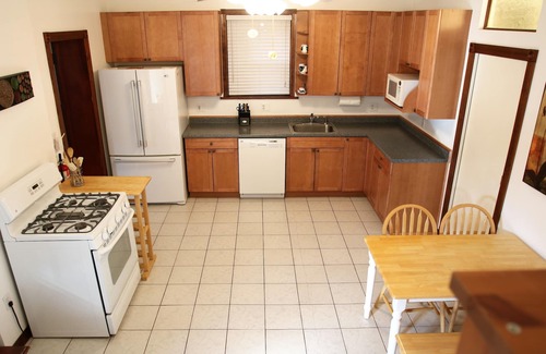 Raritan Apartment | Spacious 1br Apartment in Raritan- Fully Furnished!