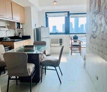 Wack-Wack Greenhills Apartment | Spacious 1BR steps to Megamall Ortigas City View