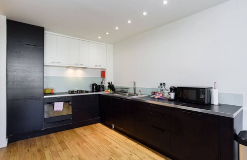 Roath Apartment | Spacious 2 Bd Apt w/Fast Wifi+CableTV+Audio System