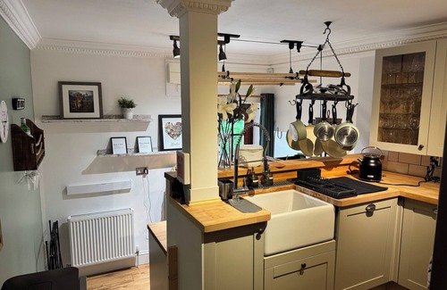 Colinton Apartment | Spacious 2-bedroom apartment in Spylaw Park