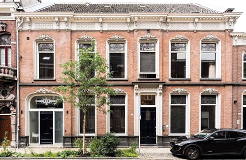 Centrum Apartment | Spacious 2-bedroom apartment with high-speed WIFI and private kitchen.