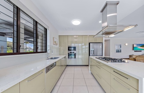 Airlie Beach Apartment | Spacious 2 bedroom Whitsunday Waterfront Penthouse