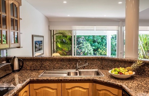 Port Douglas Villa | Spacious 2 bedroom beachfront Villa located within the Mirage Resort grounds.