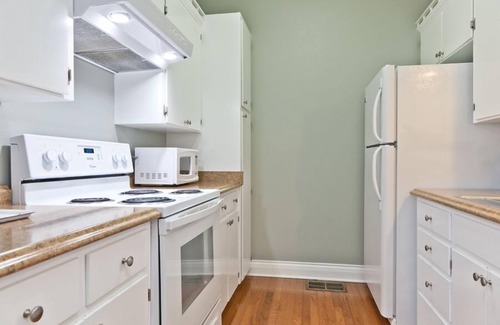 Hyde Park House | Spacious 2 Bedroom in Historic Hyde Park
