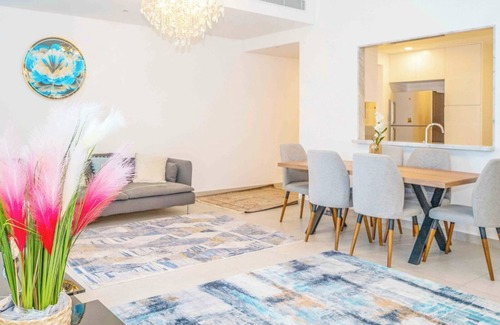 Umm Suqeim 3 Apartment | Spacious 2-Bedroom + Maids' Room, Facing Burj Al Arab & Steps from the Beach