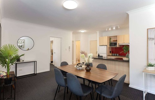 East Perth Apartment | Spacious 2 Bedroom Pool & Gym PerthCBD,Optus,WACA
