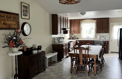 Witmer Cottage | Spacious 2-bedroom cottage ideal for Scrapbooking and Quilting retreats.