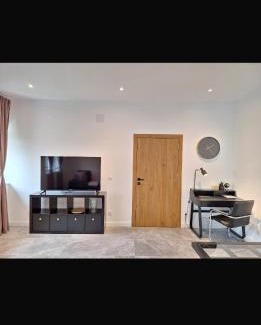 Purkersdorf Apartment | Spacious 2 - Room Apartment - 6 Guests, 24h Check-in, Near Vienna