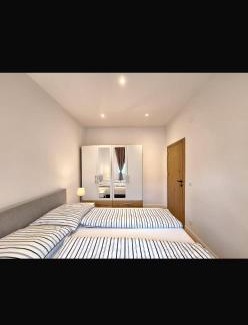 Purkersdorf Apartment | Spacious 2 - Room Apartment - 6 Guests, 24h Check-in, Near Vienna