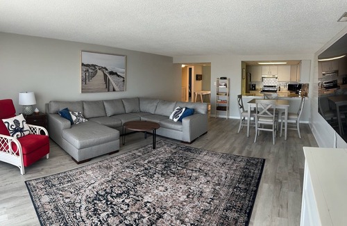Montego Bay Condo | Spacious 2B/2B condo just steps from the beach. Sleeps 9 comfortably