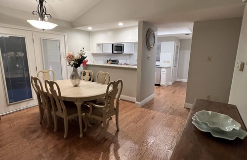 South Arlington House | Spacious 2BD 2BA FreeWiFi Parking 12 mi - AT&T Stadium, Globe Life Field, TLive!